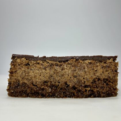 Graikinių riešutų pyragas su šokoladiniu glaistu<b> 4.50€/vnt.</b>
